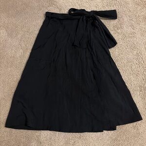 Banana Republic Black Midi Wrap Skirt Size 6 Pockets Belt